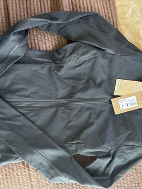 On Running Black Full-Zip Studio Jacket